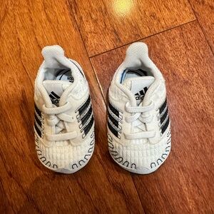 NWOT Infant Ultracrib Trainers Footwear White/​Core Black/​Core Black Size 1K